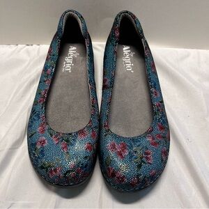 EUC Alegria Women’s Floral Leather Flats Size 7.5 Blue w/Pink Roses